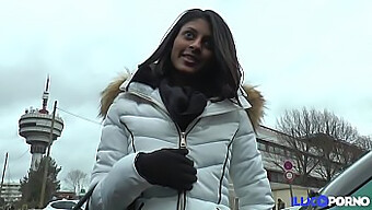 Une Adolescente Franco-Indienne Cherche Du Plaisir Anal Et Sodomie Intense [Vidéo Complète]