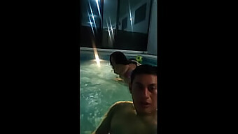 Kawan Saya Bergabung Dengan Saya Untuk Berenang, Membawa Kepada Handjob