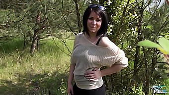 Amateur Teen Gives A Blowjob And Titty Fucking In The Great Outdoors