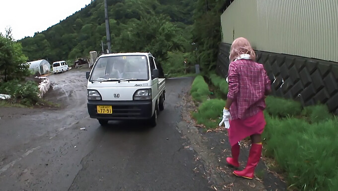 日本阴道在野外性爱录像带中被陌生人内射