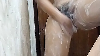 Desi Aunty Gets Naked In Bathroom And Deepthroats 18-Year-Old Bbw