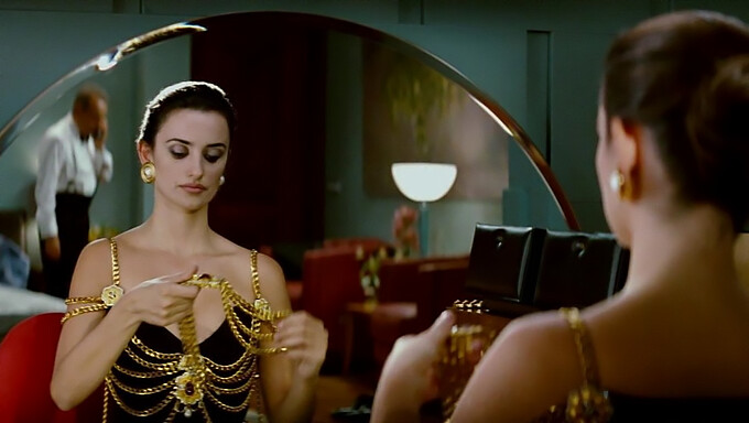 Penelope Cruz'S Sensual Kisses And Embraces In "Broken Embraces" Part 3