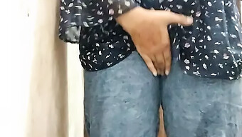 Mature Indian College Girl Indulges In Self-Pleasure During Bath Time