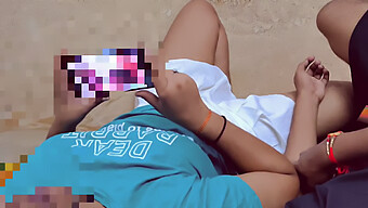 Desi Teen Suman Přistižena, Jak Si Užívá S Nevlastním Bratrem, Vede K Sexuálnímu Setkání