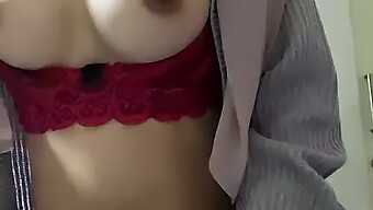 Remaja Indonesia Sange Bugil Memamerkan Aset Berpayudara Besar Dalam Video Masturbasi Solo