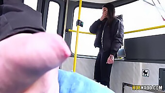 Masturbation Publique Observée Sur Un Tram Par Une Femme ! #Expérience Voyeuriste