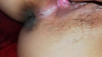 Wanita Segar Meneroka Seksualiti Barunya Dalam Video Porno Buatan Sendiri