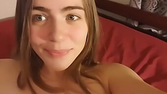 Úžasná Kate, Tínedžerka S Unibrow, Sa Nechá Preniknúť