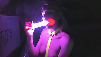 Watch Kelly Copperfield Give A Deepthroat To A Neon-Lit Dildo On Webcam